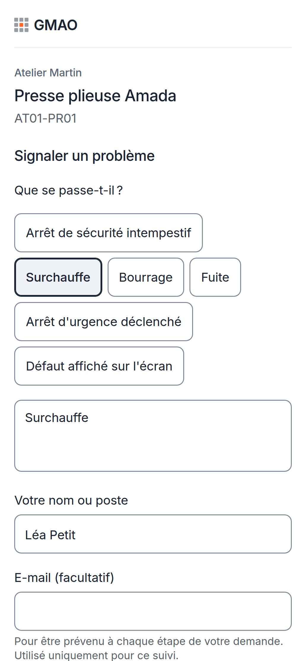 Téléphone, page ouverte par le QR code de la presse plieuse Amada, sans compte : la liste « Que se passe-t-il ? » avec « Surchauffe » choisi.